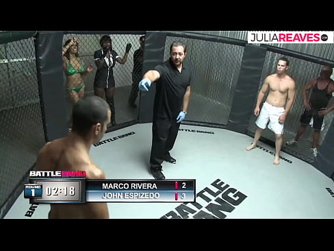 ❤️ Ultimate Fighter rast piştî şerekî di rîngê de keçikek jimare dike ❤ Vîdyoyê seksî li me