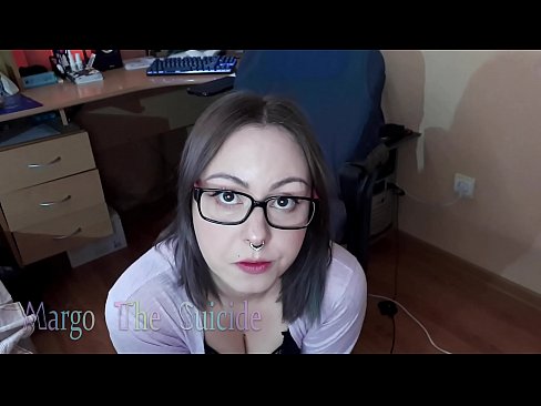 ❤️ Keçika seksî ya bi şûşeyan Dildo bi kûrahî li kamerayê dimije ❤ Vîdyoyê seksî li me